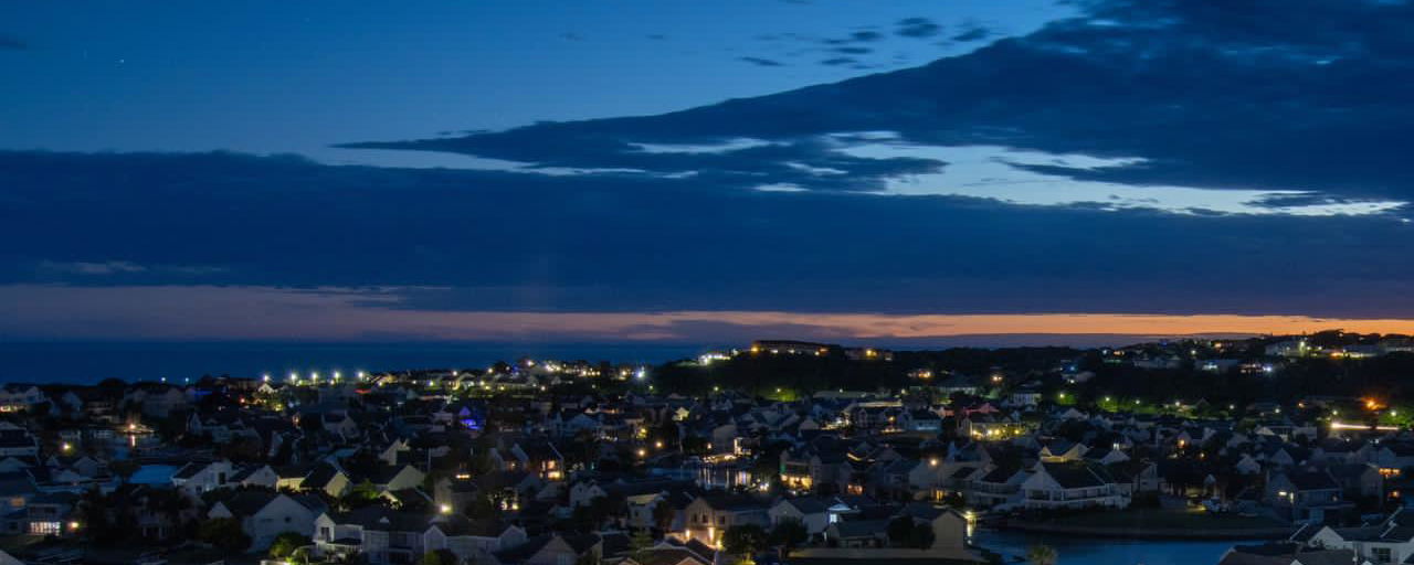 The Lookout Guest House offers comfortable accommodation in Port Alfred, with panoramic views of the sea, the marina and the Kowie River.