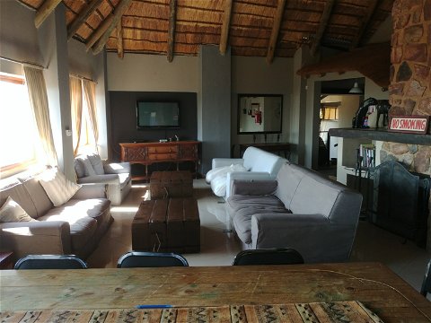 Blue Sky Lodge - big lounge with flat screen TV
