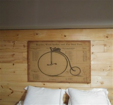 Blue Sky Lodge - Middle east bedroom - We love bicycles!