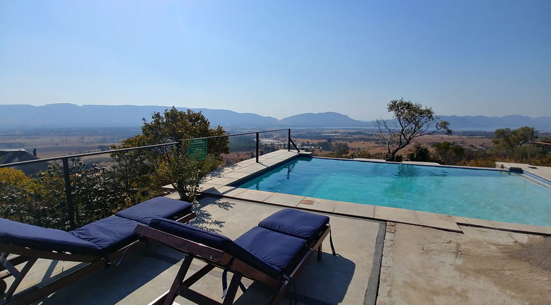 Blue Sky Lodge private pool overlooking the Hartbeespoort valley Blue Sky Lodge private pool overlooking the Hartbeespoort valley