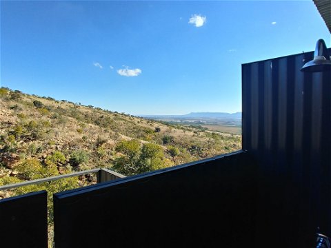 Sunset Lodge - Outdoor shower with a view!