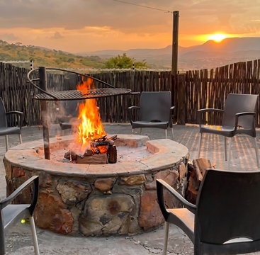 Sunset Lodge at Sky Lodge Hartbeespoort - Best sunsets ever. Bring the Cocktails and the braai!