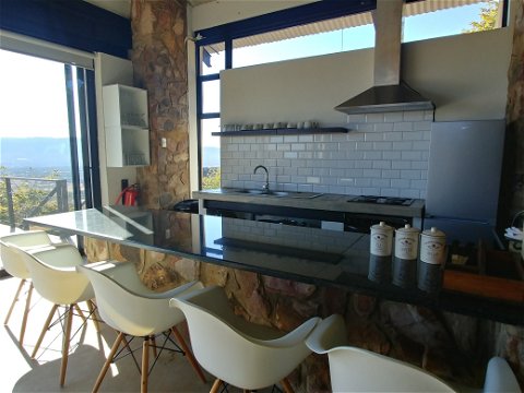 Sky Lodge, Hartbeespoort - Sunset Lodge - kitchen with a view!