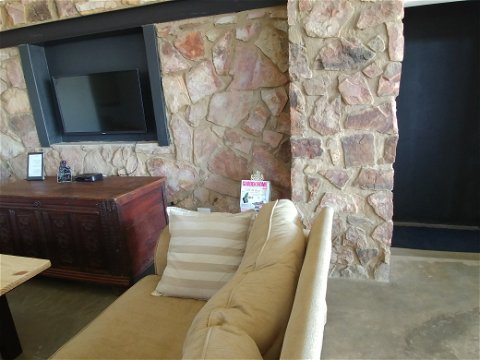 Sunset Lodge - lounge with flat screen TV
