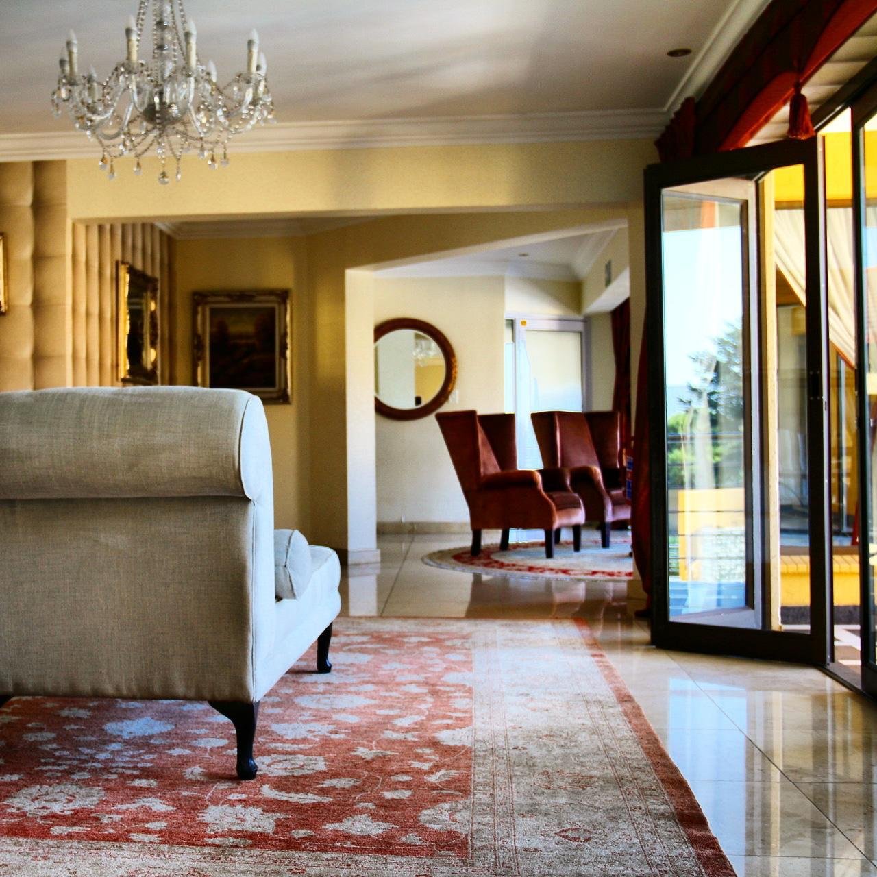 lounges 