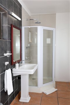 Penthouse - bathroom with bath and shower