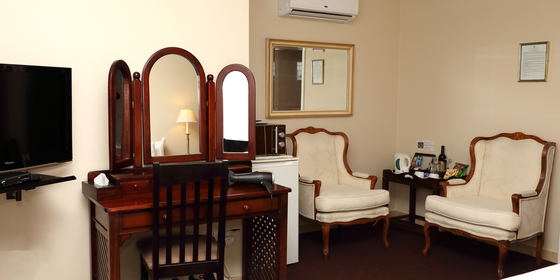 Honeymoon Suite 