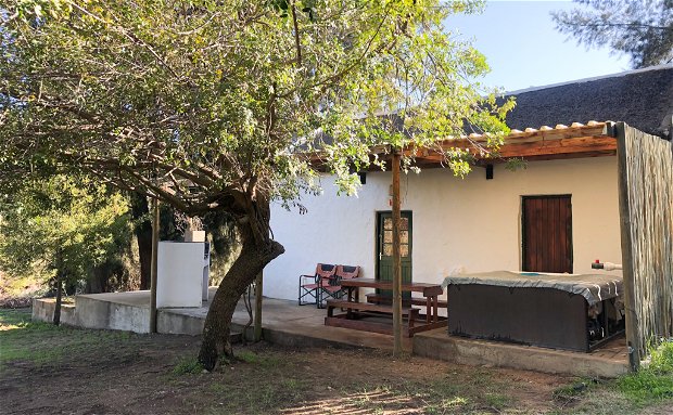 Kliphuis with jacuzzi and private pool Kliphuis with jacuzzi and private pool