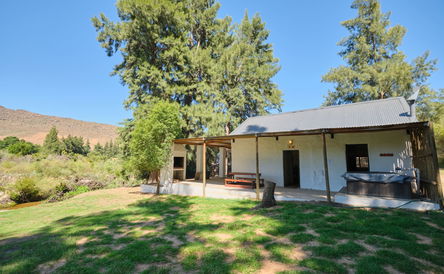 Kliphuis with Hot Tub