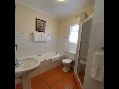 Paradiso Self Catering Two Bedroom Cottage 2nd Bathroom