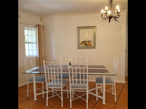 Paradiso Self Catering Two Bedroom Cottage Dining Room