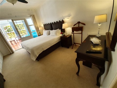 Paradiso Self Catering Two Bedroom Cottage King Bedroom