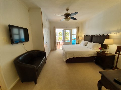 Paradiso Self Catering Two Bedroom Cottage King Bedroom