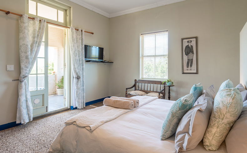 guest house, large king bedroom, ensuite, self catering, luxurious, farmhouse, getaway guest house, large king bedroom, ensuite, self catering, luxurious, farmhouse, getaway