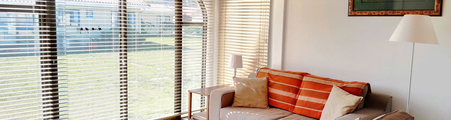 A comfy Seaside Cottage lounge