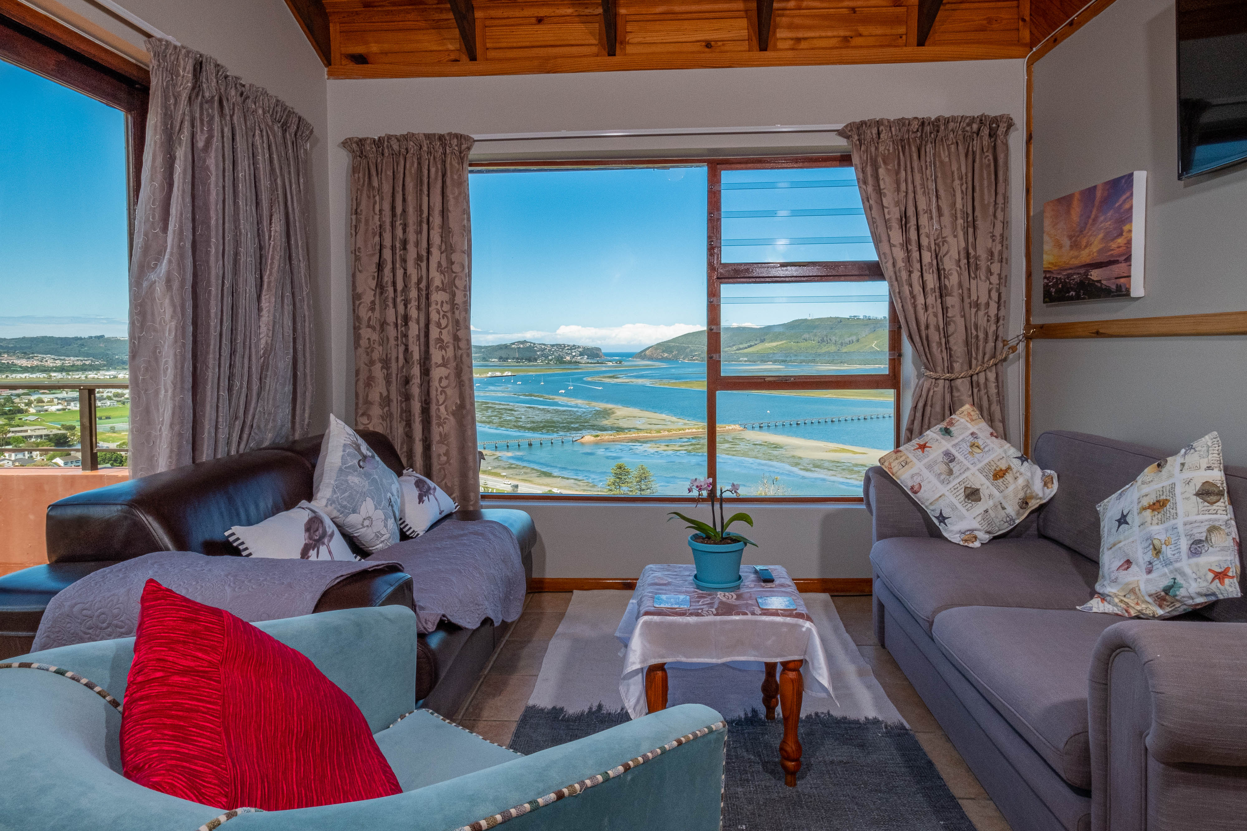 A magnificent view overlooking Knysna Lagoon, from every window, door and patio
