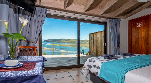 Stunning view over Knysna lagoon, harbor and heads from the extra length king size bed bed