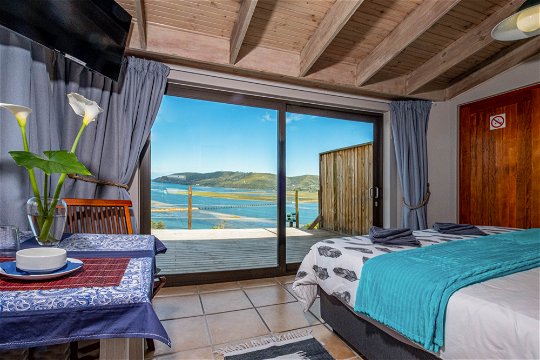 Stunning view over Knysna lagoon, harbor and heads from the extra length king size bed bed
