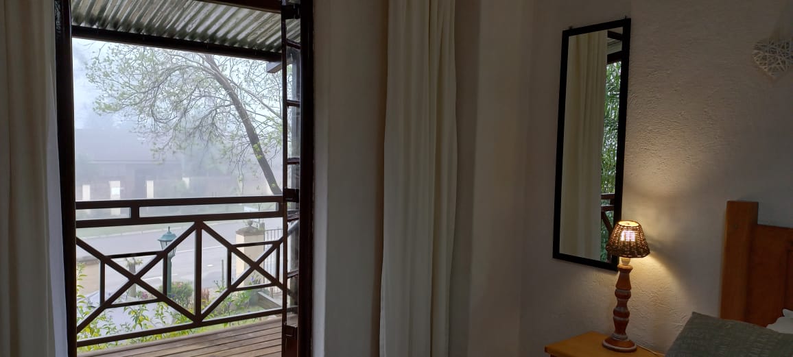 Queen room with private entrance: First floor @ Autumn Breeze Manor 