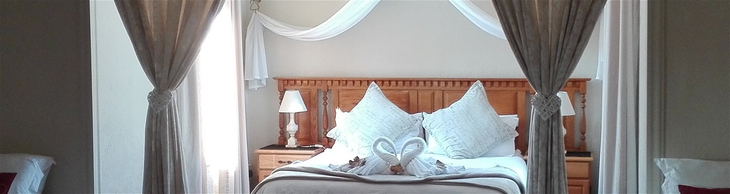 Suite with queen bed for a honeymoon couple @ Autumn Breeze Manor 