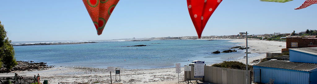 Lovely view of the beach and lagoon from the deck. Ideal to watch McDougallsbay's famous sunset. You can even spot whales from here.