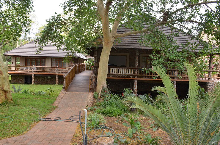 . Kruger Park on your doorstep. Stoep At Steenbok street exterior