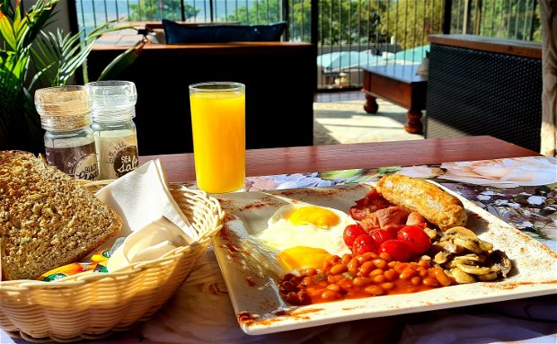 Breakfast at Magalies Mountain Lodge Breakfast at Magalies Mountain Lodge