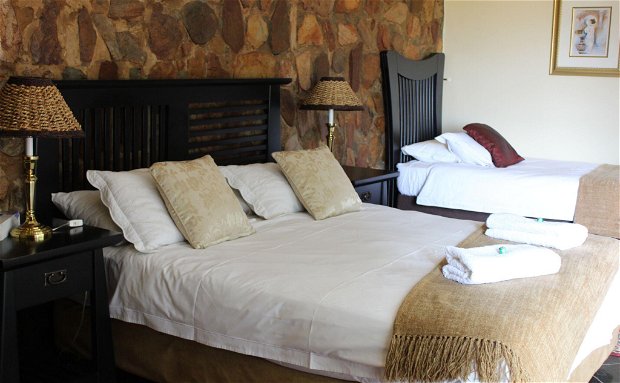 Double Bedroom with Bath & Shower, Magalies Mountain Lodge