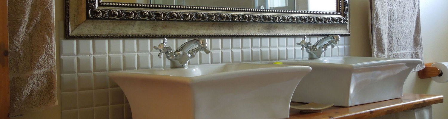 Bathrooms at the Angler and Antelope in Somerset East