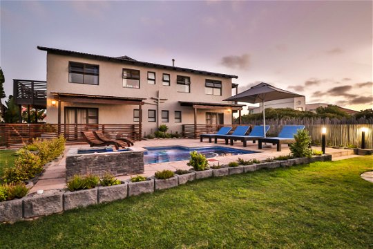 Afrovibe Beach Lodge | Garden Route Guest House