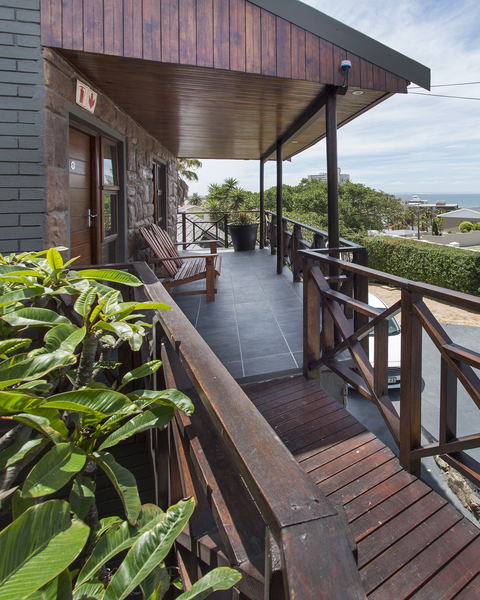 Lungile Backpackers