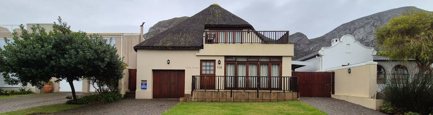 Olive Cottage, Hermanus Holiday Rentals, Self-catering accommodation in Voëlklip, Holiday house close to Voëlklip beach and Grotto Beach. Hermanus Holiday Rentals