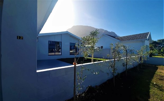 Moondance, Hermanus Holiday Rentals, Luxury accommodation in Voëlklip close to Famous Blue Flag Beach