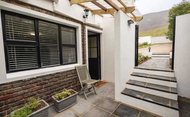 44 On Mountain Drive Unit 2, Hermanus Holiday Rentals, Self-catering accommodation in Northcliff, Hermanus, Holiday house with a swimming pool. Hermanus Holiday Rentals 44 On Mountain Drive Unit 2, Hermanus Holiday Rentals, Self-catering accommodation in Northcliff, Hermanus, Holiday house with a swimming pool. Hermanus Holiday Rentals
