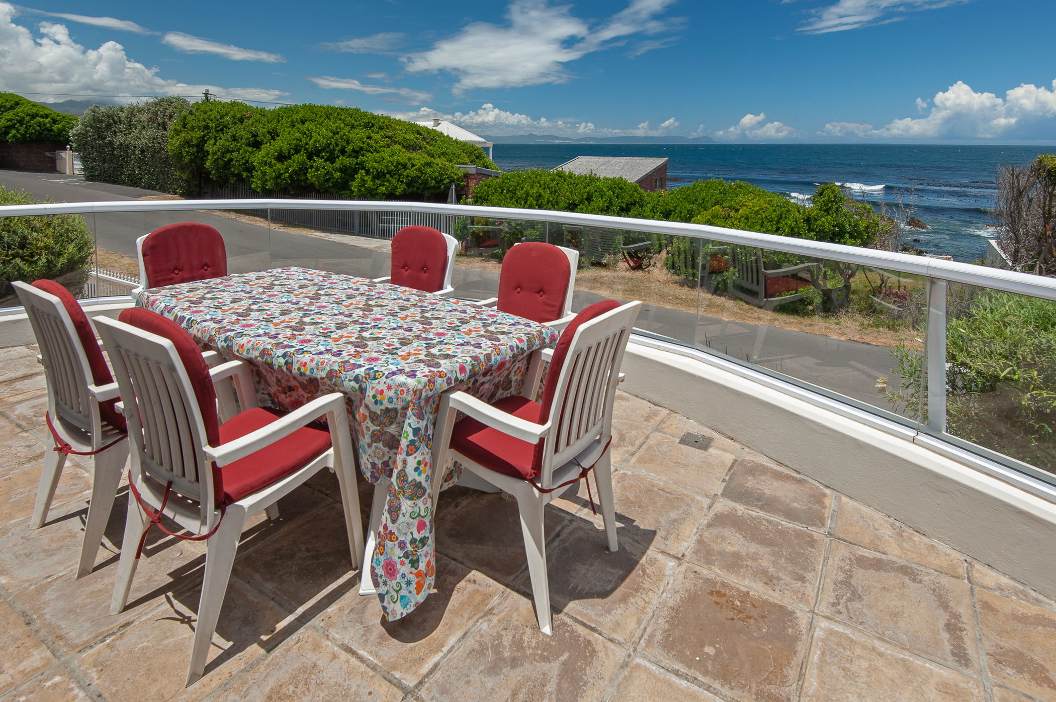 8 On Bietou, Hermanus Holiday Rentals, Self-catering accommodation in Vermont, Holiday home close to the beach, Holiday house with amazing sea views, Hermanus Holiday Rentals