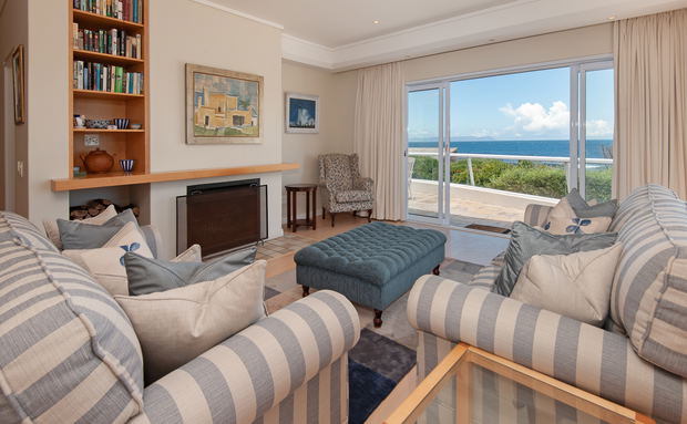 Hermanus Holiday Rentals, 8 On Bietou,Self catering holiday house in Vermont, holiday house with sea views