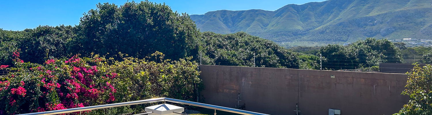 Mhystic Breeze, Hermanus Holiday Rentals, Self-catering accommodation in Sandbaai, Hermanus, Holiday home with a Mountain Views, Holiday accommodation in Sandbaai