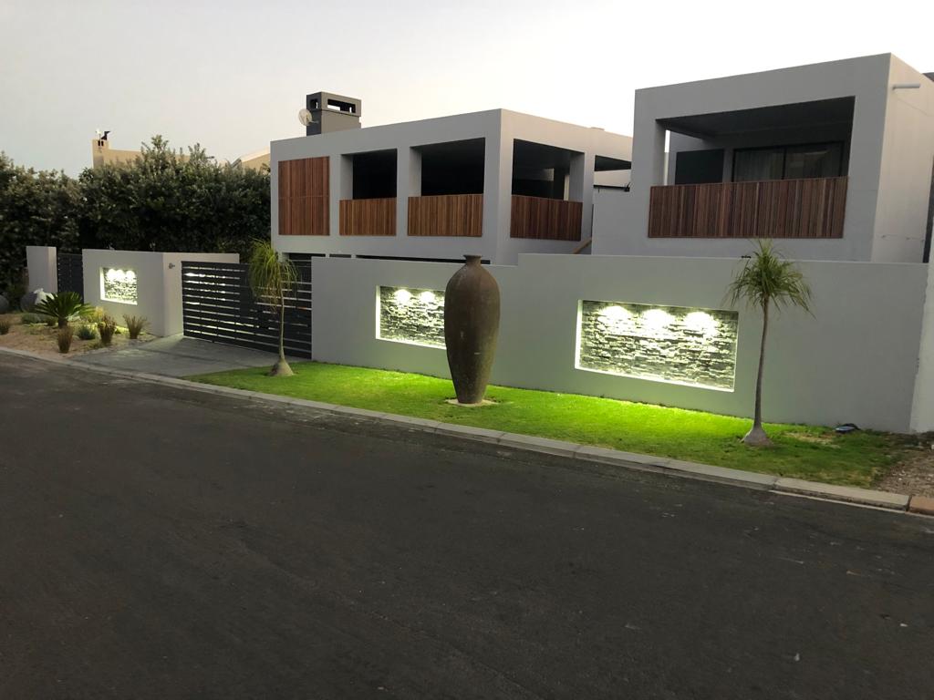 Spoelklippies, Hermanus Holiday Rentals, Self-catering accommodation in Vermont Hermanus, Holiday home with a swimmingpool