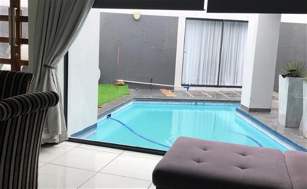 Spoelklippies, Hermanus Holiday Rentals, Self-catering accommodation in Vermont Hermanus, Holiday home with a swimmingpool
