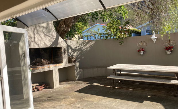 Seaside Serenity, Hermanus Holiday Rentals, Self-catering accommodation in Voëlklip, Holiday house close to Voëlklip beach and Grotto Beach. Hermanus Holiday Rentals