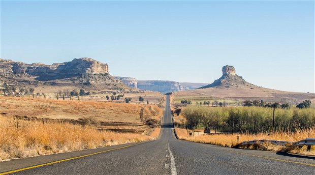 The road from Amohela ho Soitskop to the Village of Clarens is scenically stunning and a good days exploration
