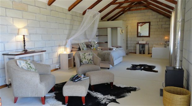 Quail Self Catering Cottage, with beautiful king size bed, comfortable lounge, pampering bathroom and fully equipped kitchen between Ficksburg and Clocolan in the Eastern Free State