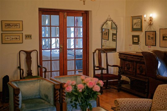 Sitting-room doors to dining-room