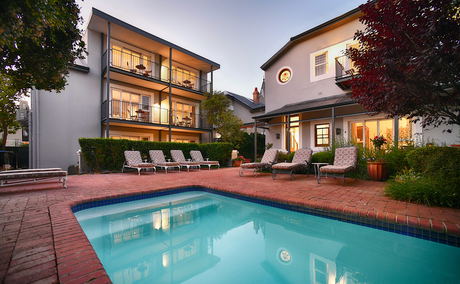 Bonne Esperance Guest house enclosed courtyard with swimming pool