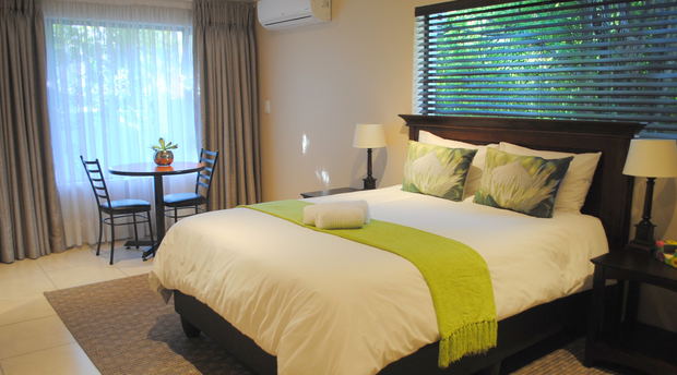 Deluxe Queen Suite