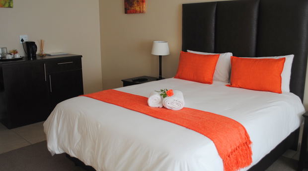 Deluxe Queen Suite