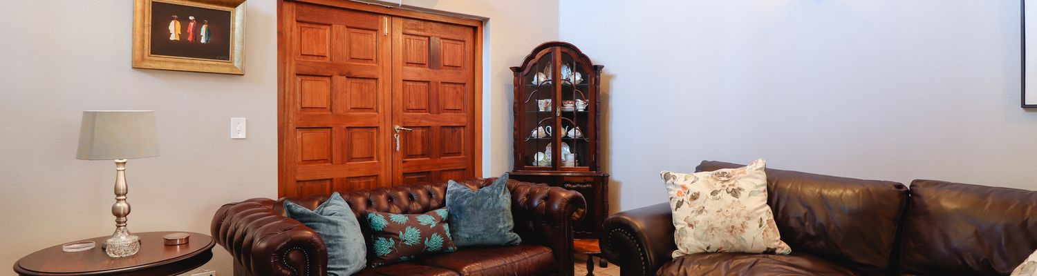 Fish Hoek Accommodation,Fishhoek accommodation,accommodation Cape Town,Guest House Fish Hoek,Fishhoek Guest House,Holiday accommodation Fish Hoek,A Tuscan Villa Fish Hoek,A Tuscan Villa sitting area,Fish Hoek Accommoation