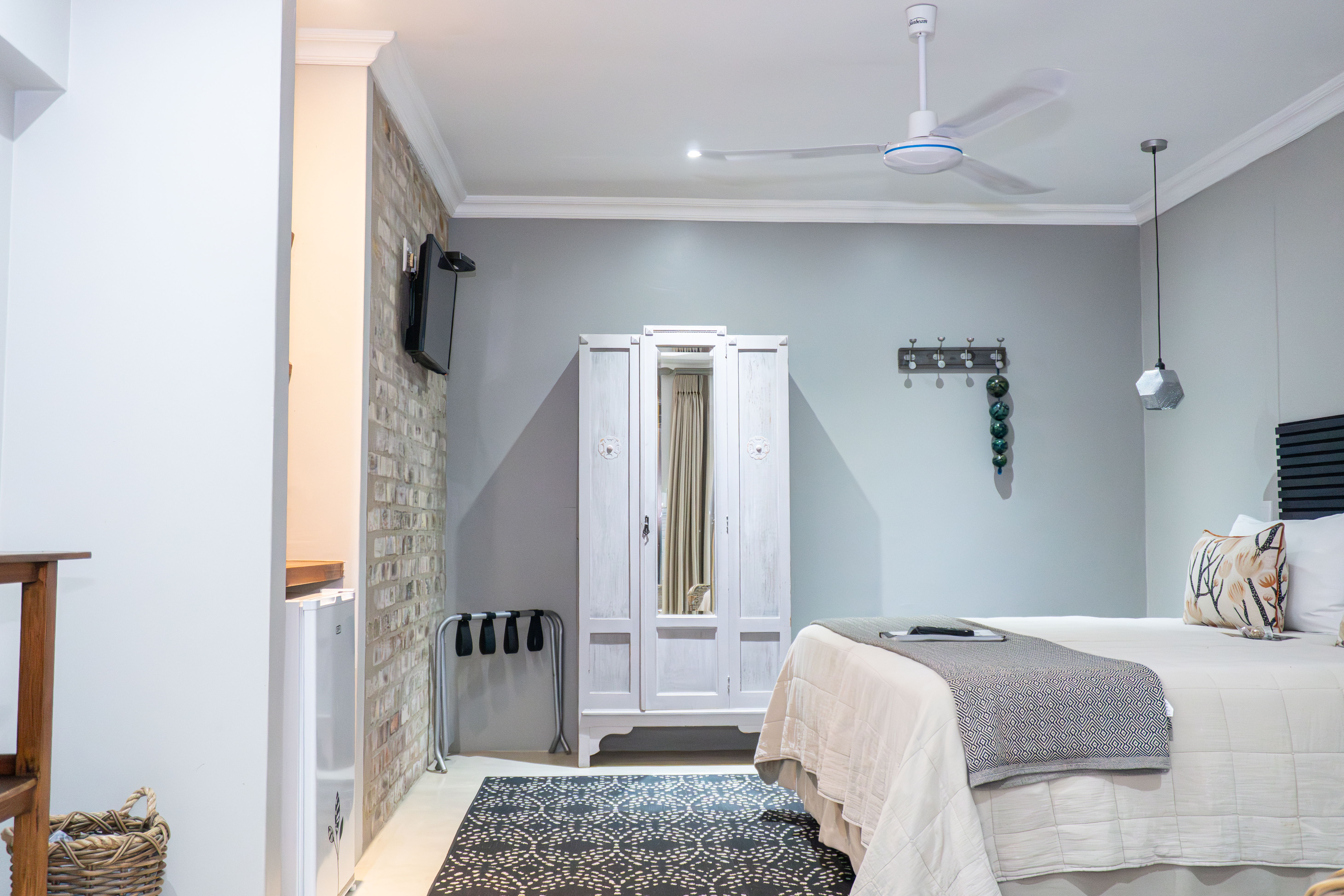 Deluxe King/Twin Room 4 - Earthbound Guest House