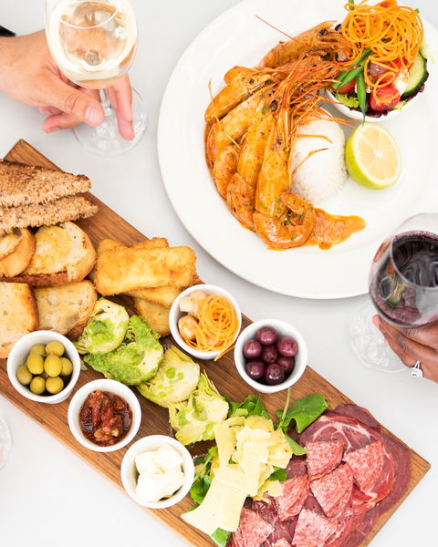 Prawns, tapas platters, Hemel and Aarde wine