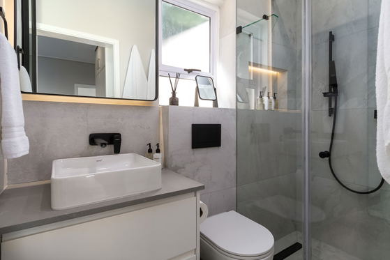 Second bedroom's en suite bathroom Second bedroom's en suite bathroom